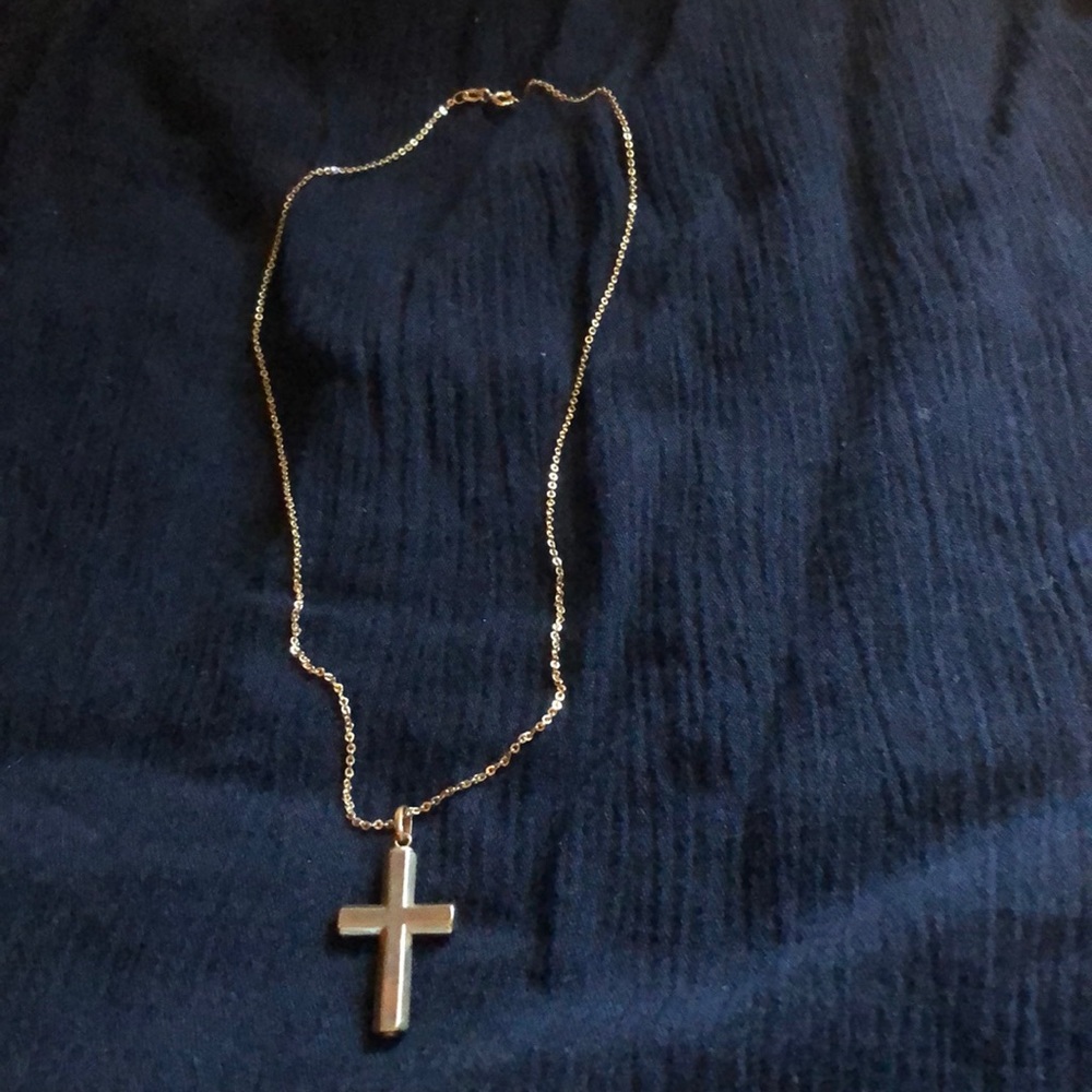 14.k gold chain and cross